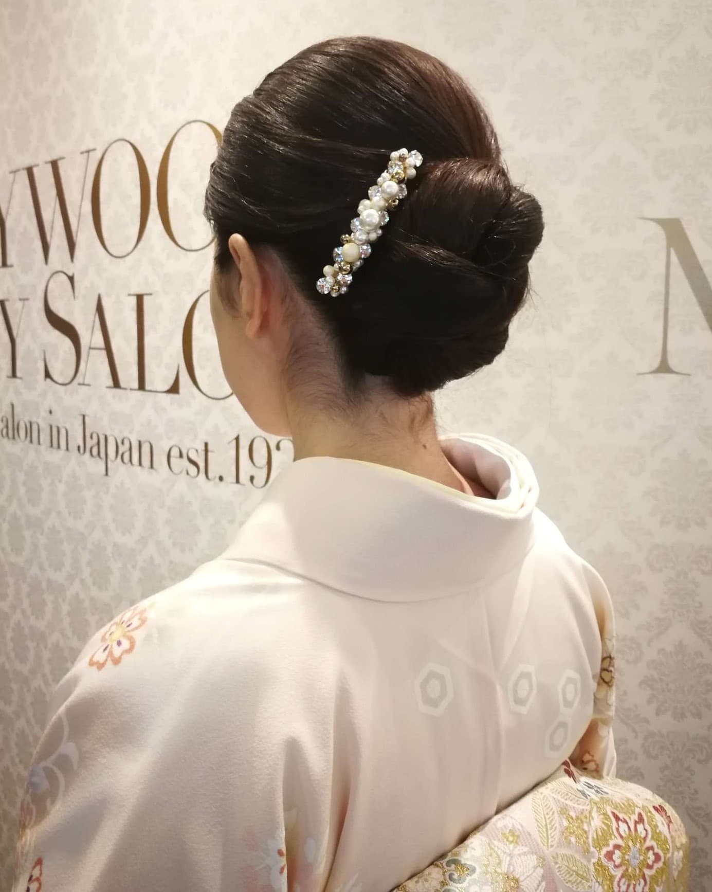 品あるシニヨンスタイル